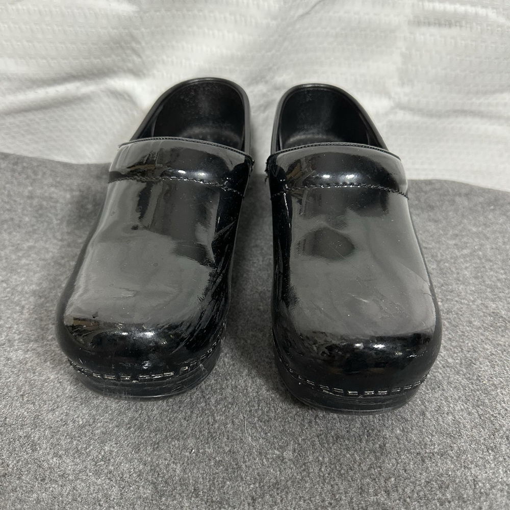 Dansko Women’s Clogs Size 37 US Black Patent Leather Professional Comfort Shoes